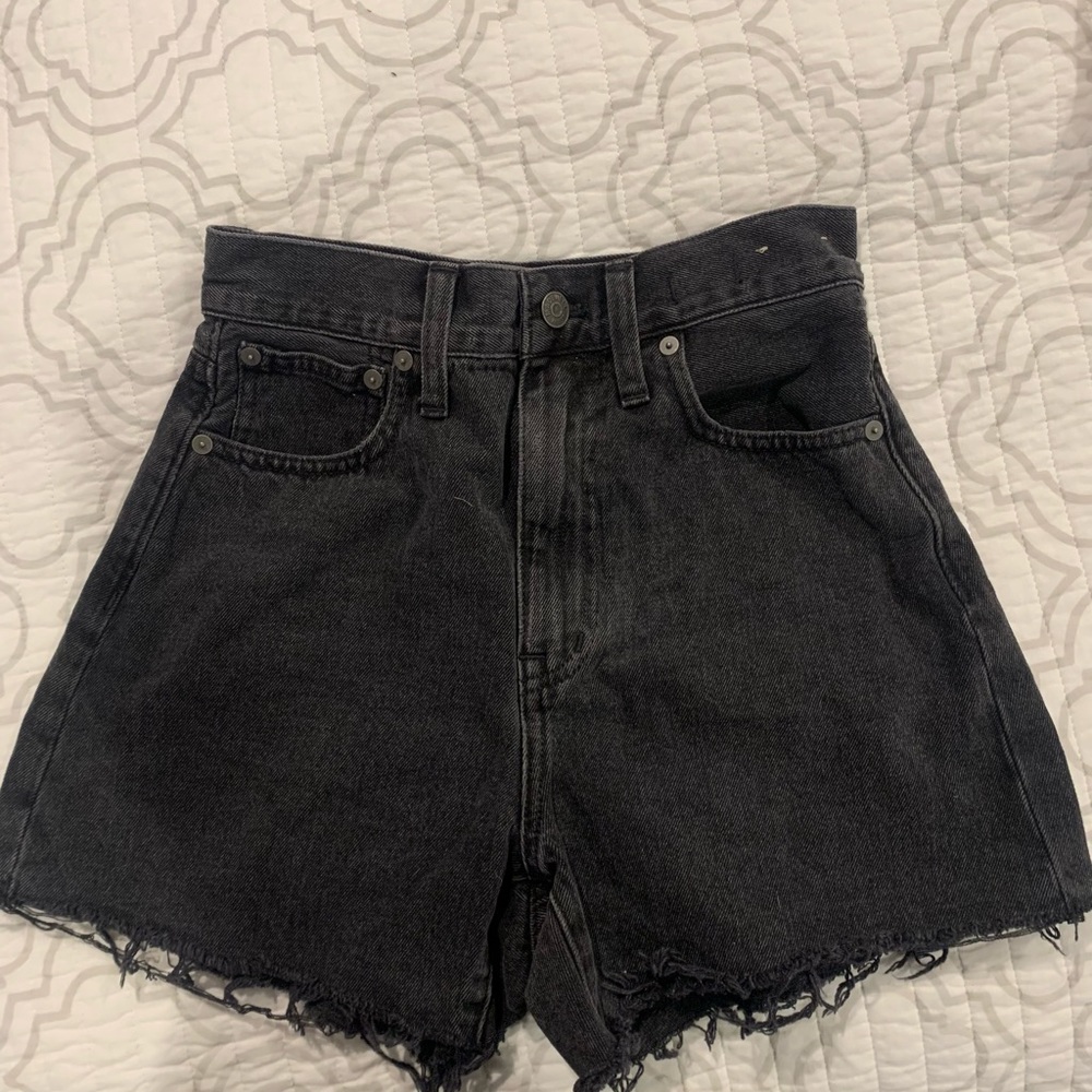 The Momjean Short in black